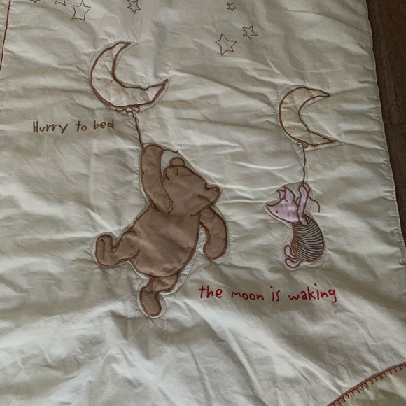 Disney Classic Winnie The Pooh crib Comforter Nursery  Bedding 42x31 - Picture 3 of 4